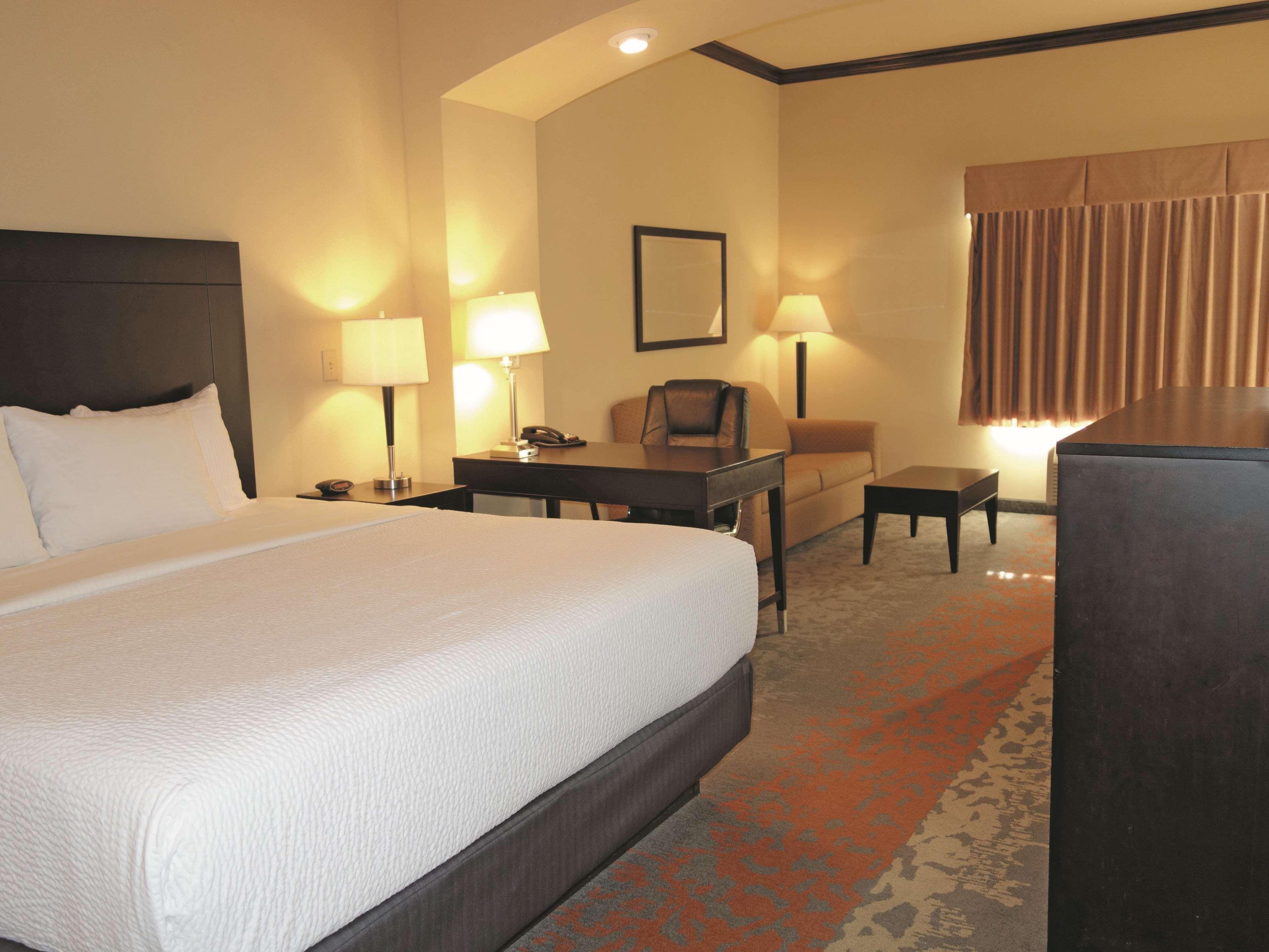 La Quinta By Wyndham Eastland Hotel Exterior photo