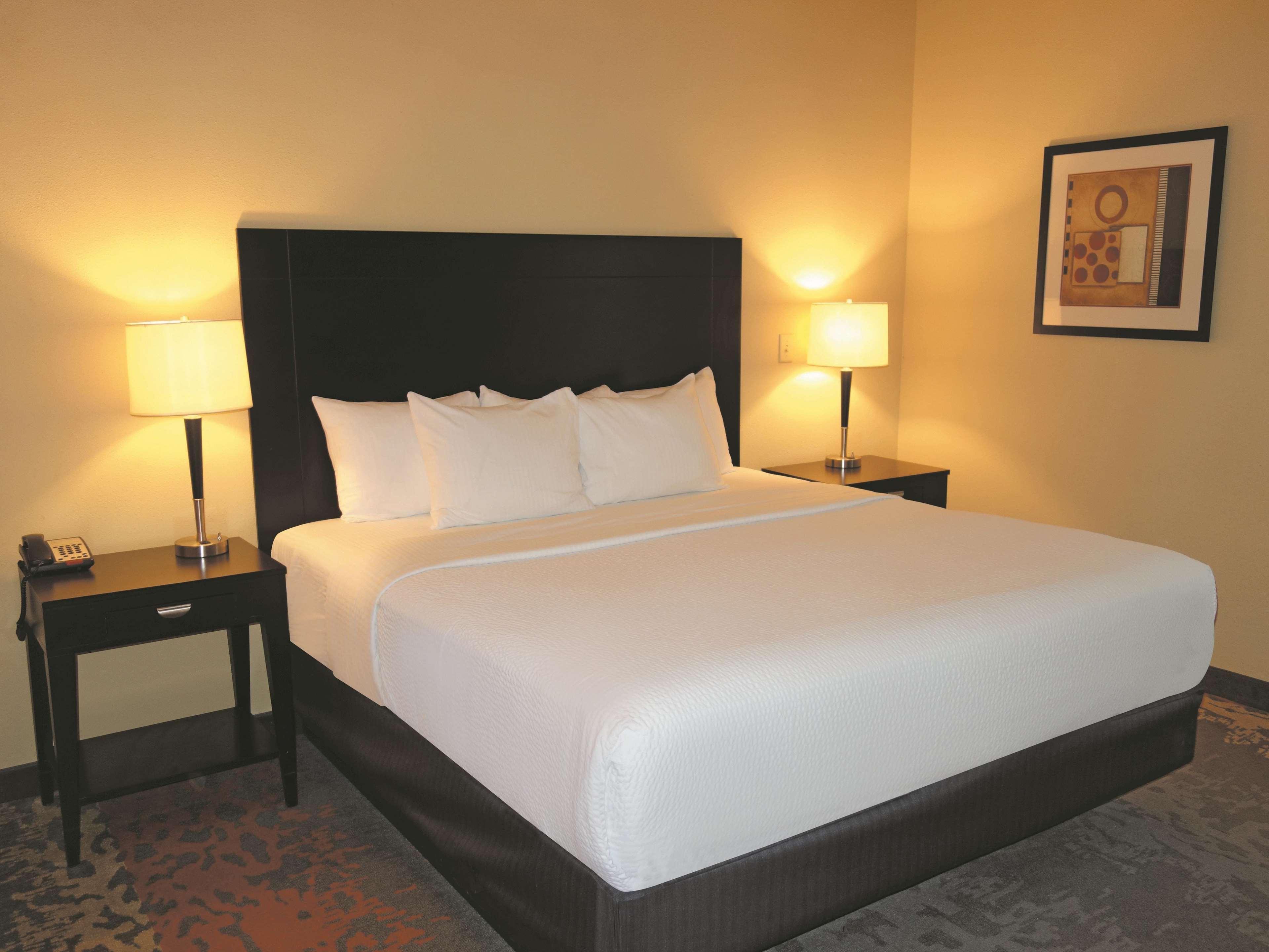 La Quinta By Wyndham Eastland Hotel Exterior photo