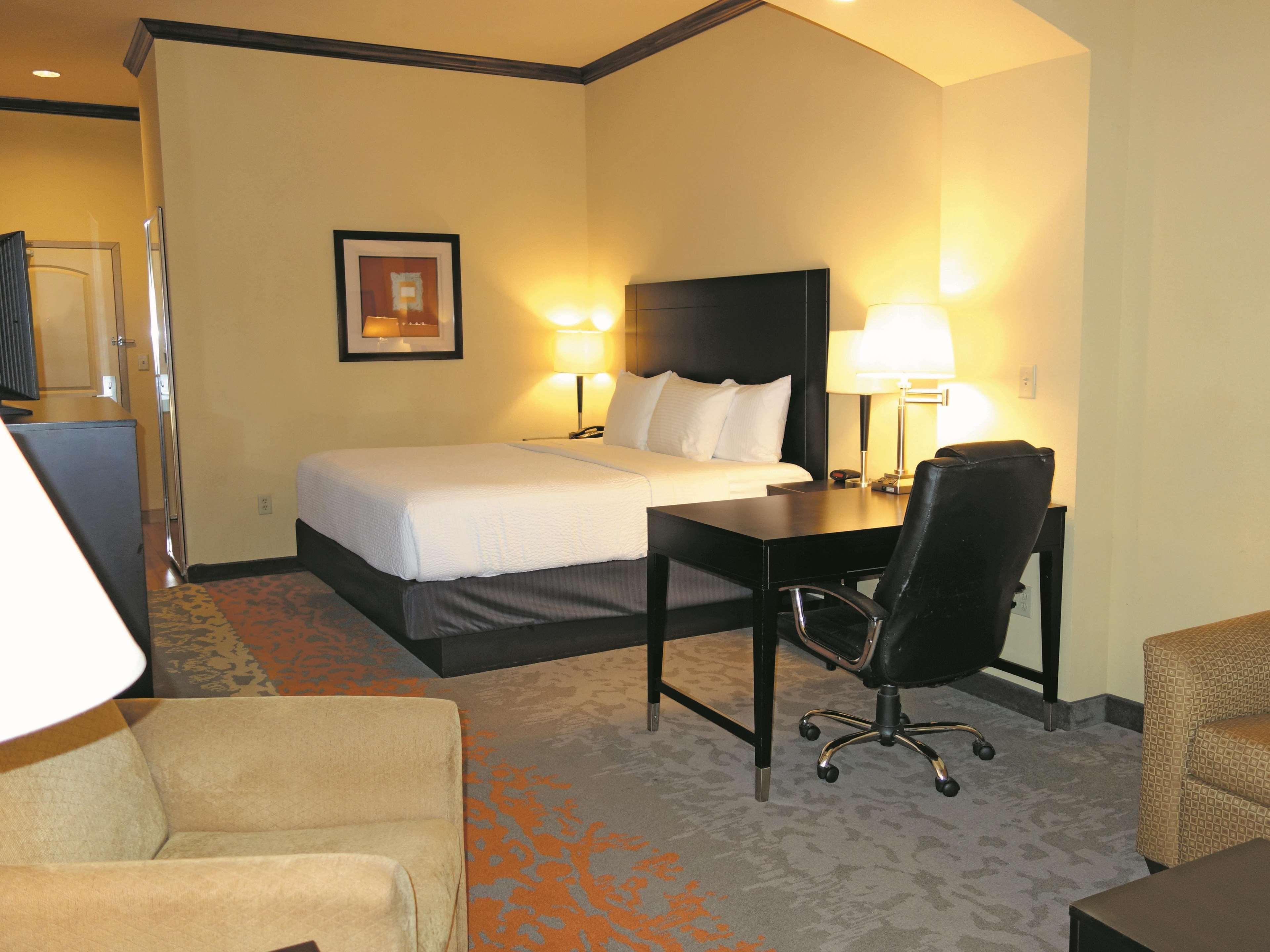 La Quinta By Wyndham Eastland Hotel Exterior photo