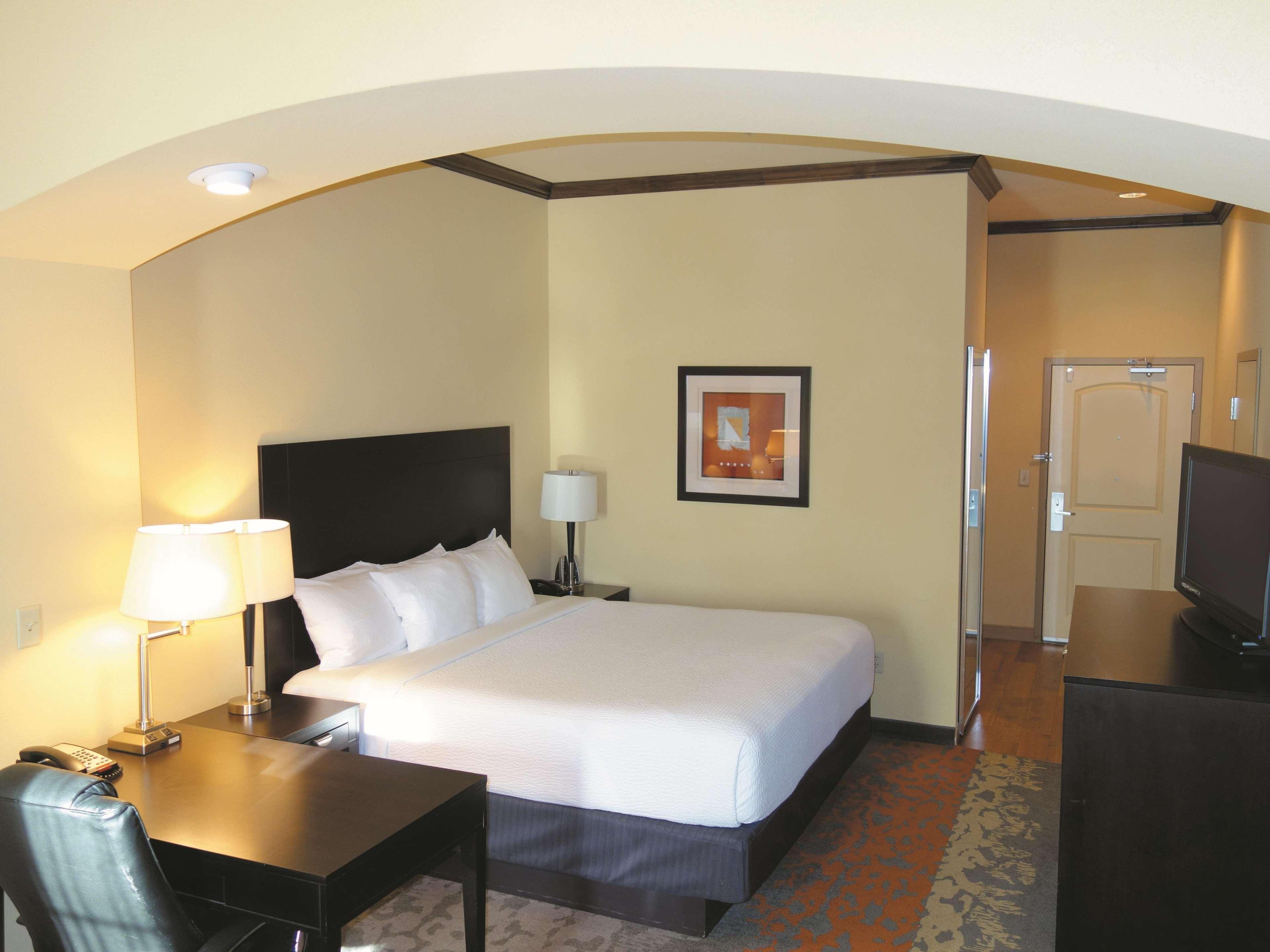 La Quinta By Wyndham Eastland Hotel Exterior photo