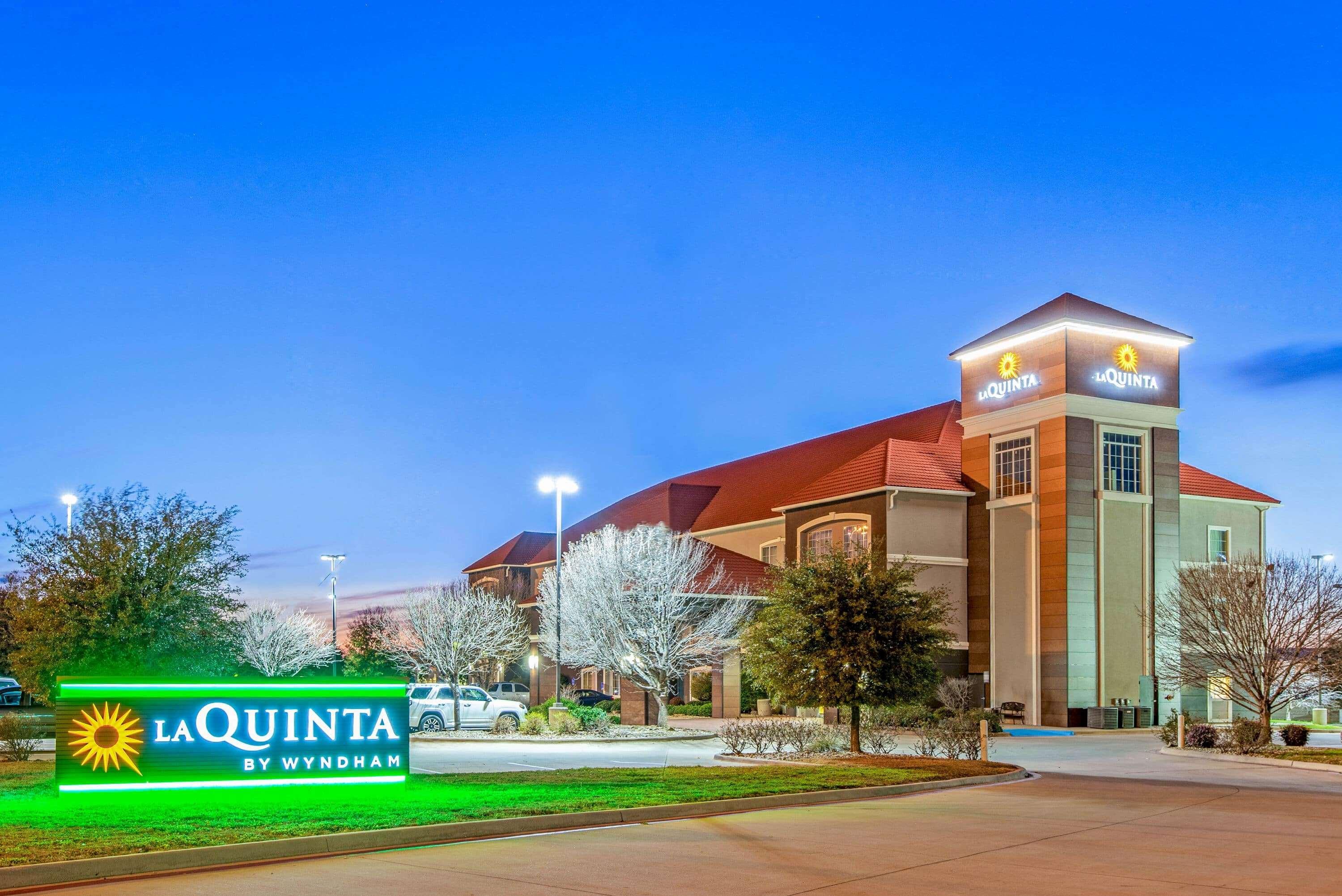 La Quinta By Wyndham Eastland Hotel Exterior photo